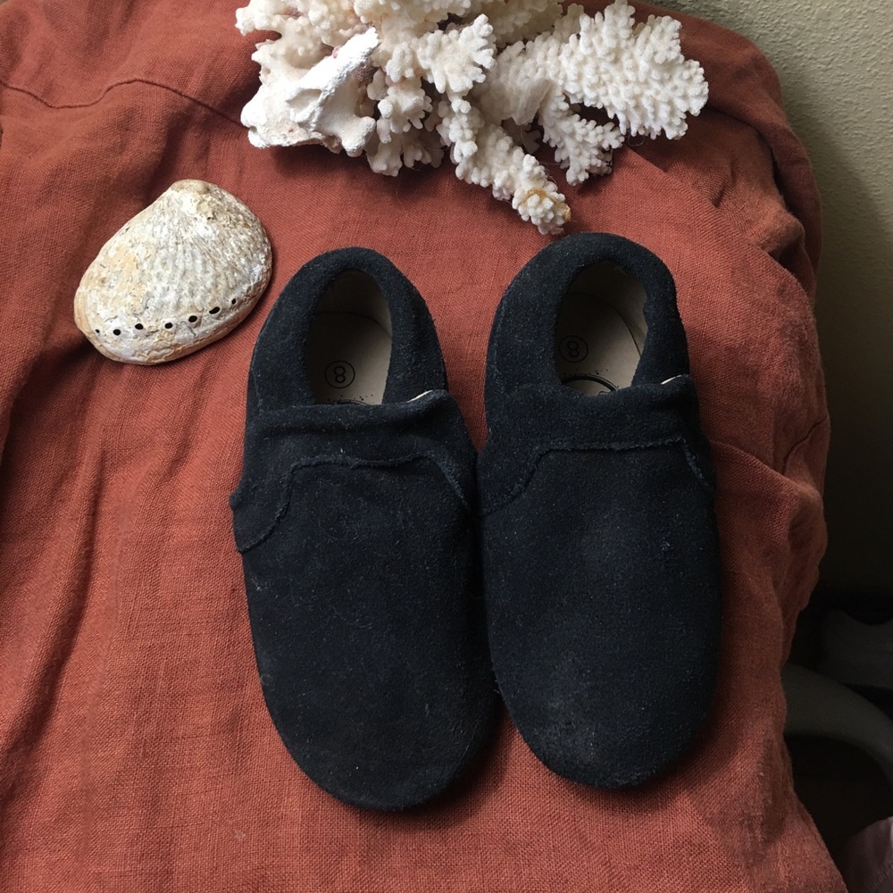 Black Minimalist Kids Slippers 8